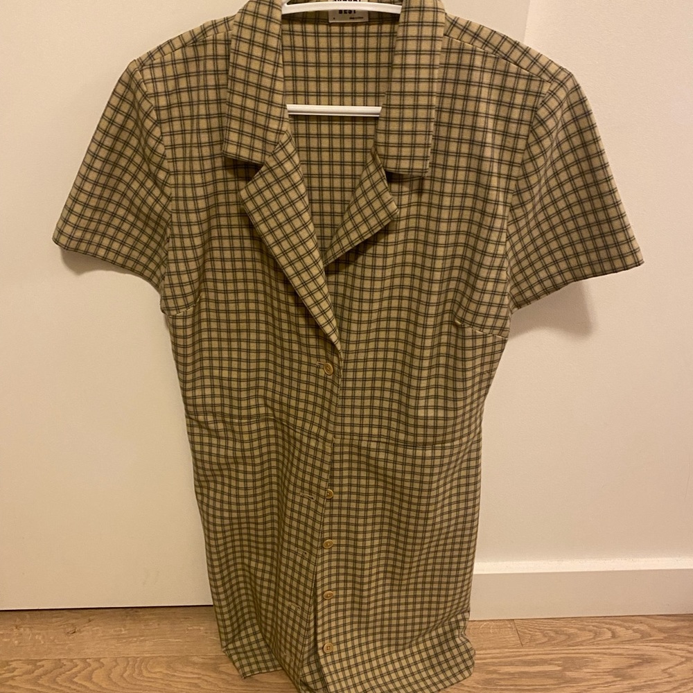 SUNDAY BEST SIZE M. Plaid button down dress.